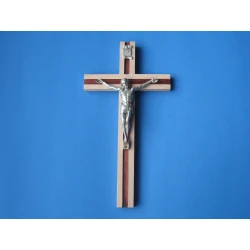 Krzyż drewniany jasny brąz z paskiem 21 cm